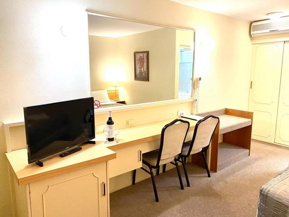 Gateway Motor Inn นาแรนเดอรา ภายนอก รูปภาพ